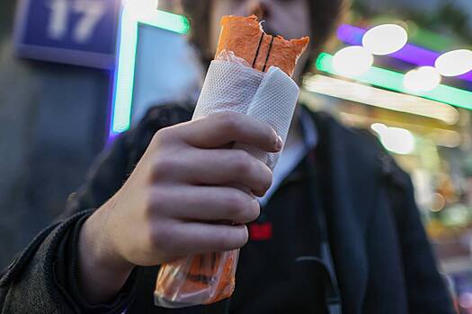 Россияне потянулись из ресторанов в точки фастфуда