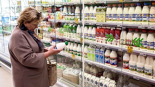 СМИ: В России предложили запретить продажу органических продуктов в пластиковой упаковке