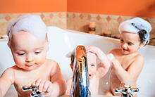5 способов сделать ванную комнату максимально безопасной для ребенка