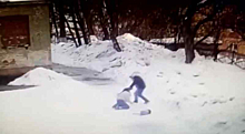 Следователи разыскали громилу, напавшего на девочку возле школы в Новосибирске