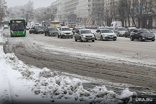 Министр строительства Михаил Волков призвал свердловчан отказаться от автомобилей и пересесть на общественный транспорт