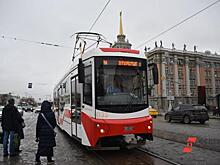 В центре Екатеринбурга из-за подозрения на минирование встали трамваи