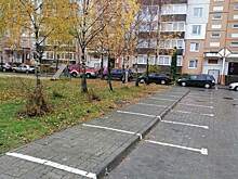 Стало известно, почему калининградцы оборудовали парковку на тротуаре