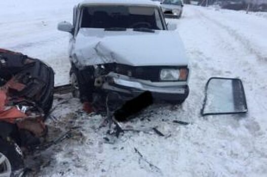 В Белгородской области лоб в лоб столкнулись «пятерка» и Lada Granta