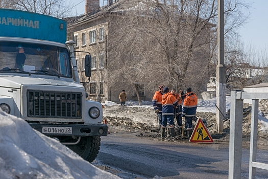 Ряд барнаульских социальных учреждений остались без воды из-за аварии