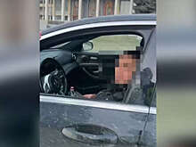 В Уфе полицейские разбили окно авто и заковали женщину в наручники из-за штрафов