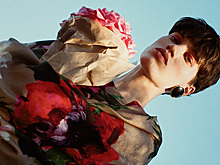 Платья-олимпийки, леопардовые шубы и «школьные» наряды в новой коллекции Loom Moscow