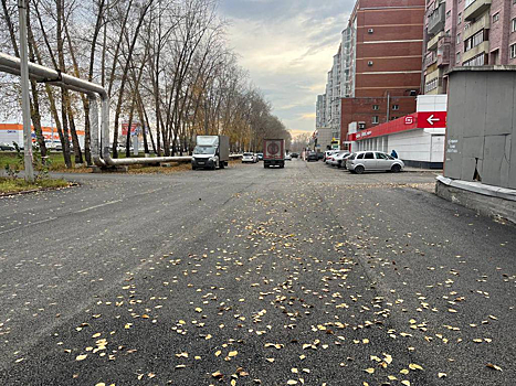 Опасные выбоины образовались на автодороге в Кемерове