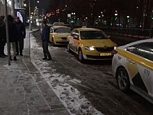 «Я не убийца». Таксисты присоединились к забастовке коллеги в центре Москвы