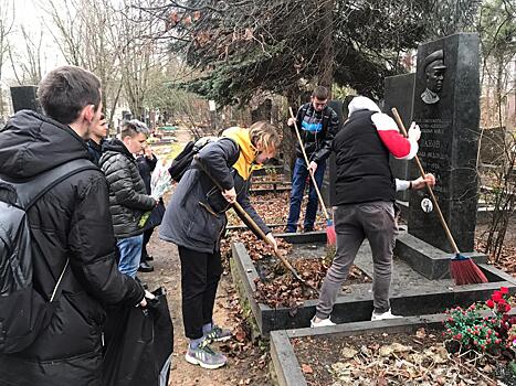 Ко дню рождения Героя Советского Союза М. Ф. Панова в Колледже современных технологий в Лосинке провели урок мужества