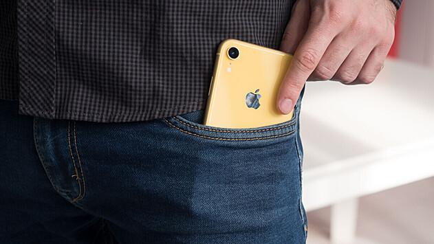 Ношение смартфона в кармане брюк может привести к бесплодию у мужчин