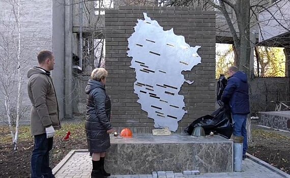 В Луганске открыли памятник погибшим при защите Донбасса строителям