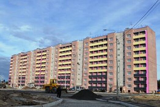 Ура! В Архангельске вручили ключи новосёлам дома на Карпогорской