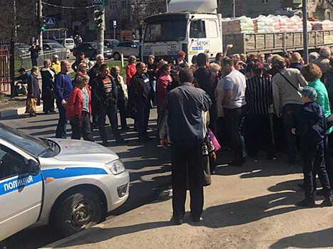 Нижегородцы перекрыли проспект в знак протеста против требования доплат за отопление
