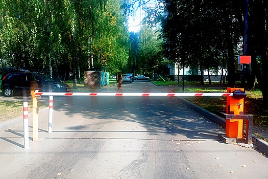В Москве для установки шлагбаума нужно провести голосование и подать заявку