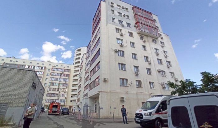 В Волгограде мужчина бросил в полицейских бутылку с зажигательной смесью