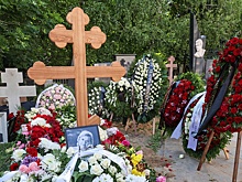 На могилу Талызиной принесли живые розы к 91-летию артистки