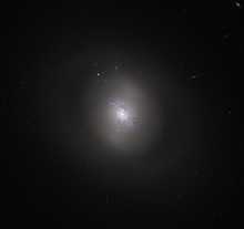Астраномы «застали» галактику за изменением типа ядра