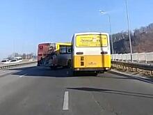 Два автобуса столкнулись в пригороде Владивостока