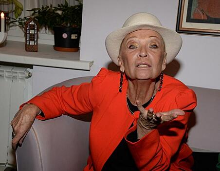 «Не виноватая я»: 79-летняя Светлана Светличная до сих пор носит мини-юбки
