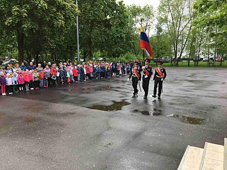 Первую смену летнего лагеря торжественно открыли в школе №166 в Лианозове