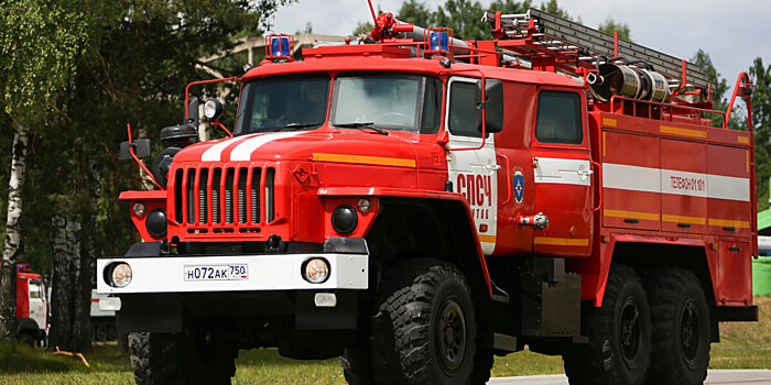 Пожарные экипажи посоревновались в скоростной езде в Петербурге