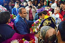 Гордость Таджикистана: сотни людей встречали чемпиона Бехруза Ходжазода