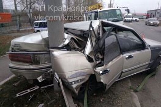 На Московской водитель на "Ладе" врезался в столб