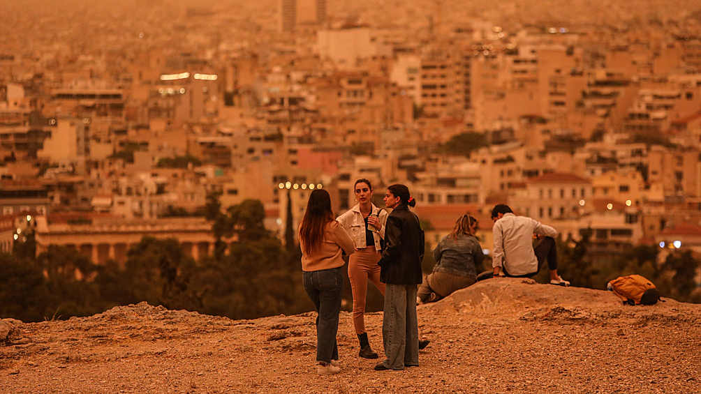 Пыль из Сахары на севере Африки накрыла столицу Греции Афины