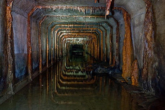 В Екатеринбурге подвал дома затопило кипящими фекалиями