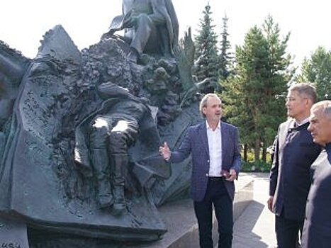 В Казани открыли памятник башкирскому поэту Мустаю Кариму