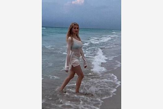 Российская фигуристка снялась в ультракоротком прозрачном платье