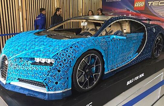 В Парке Горького можно посмотреть на «игрушечный» Bugatti Chiron