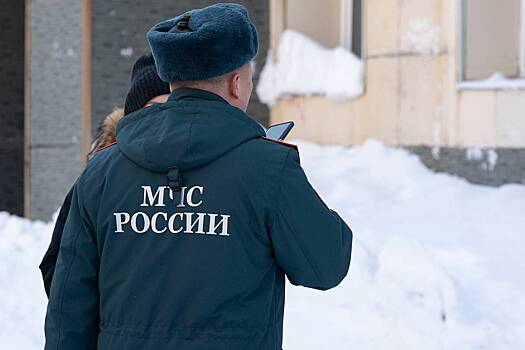 В российском городе крыша жилого дома рухнула под тяжестью снега