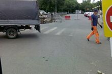 В Ульяновске на улице Камышинской провал грунта «захватывает» дорогу