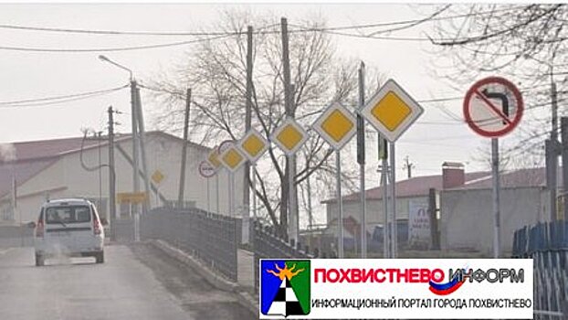 Главная дорога – на кладбище: на повороте с ул.Мира поставили 22 желтых дорожных знака