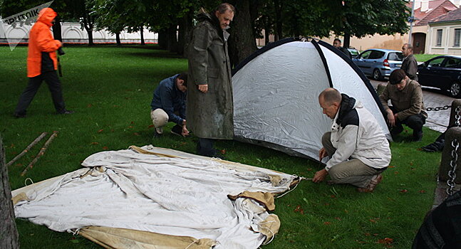 Напротив президентуры Литвые сегодня ночью разогнали палаточный лагерь протестующих