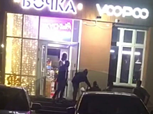Потасовка у пивного магазина в Челябинске привлекла внимание СКР
