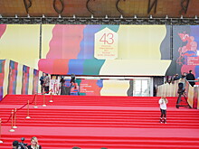 Нескромный разрез и диснеевский образ: церемония открытия 43-го Московского кинофестиваля (ФОТО)