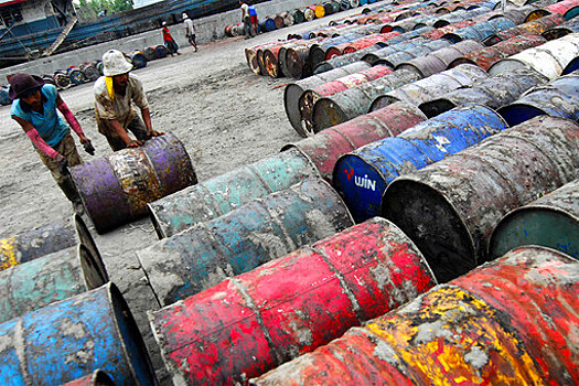 FT: Индия столкнулась с нефтяной дилеммой из-за угроз Трампа