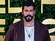 В Россию собирается турецкий актер Бурак Озчивит, звезда "Великолепного века"