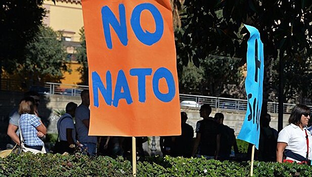 "НАТО, вон из Сардинии!": в Кальяри прошла антивоенная демонстрация