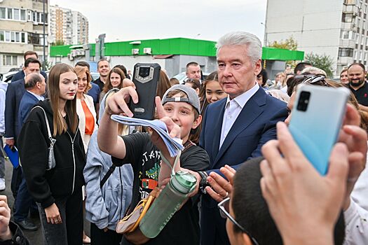 Собянин осмотрел итоги реконструкции школы в Митине