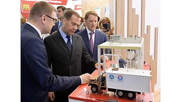 Премьер Дмитрий Медведев оценил достижения южноуральских атомщиков
