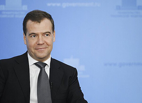 Медведев наносит удар: экс-премьер рвется в главное кресло