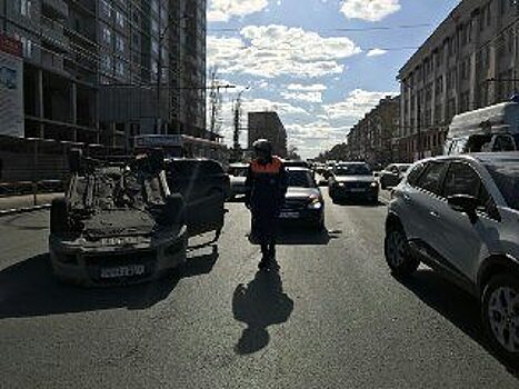 На Чернышевского перевернулся вверх колесами автомобиль