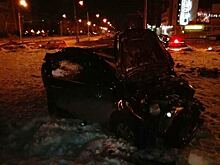 Водитель Hyundai I40 протаранил бордюр в Тольятти: два человека получили травмы