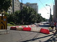 Дорога на неделю. В Воронеже пришлось срезать новый асфальт, чтобы заменить трубы