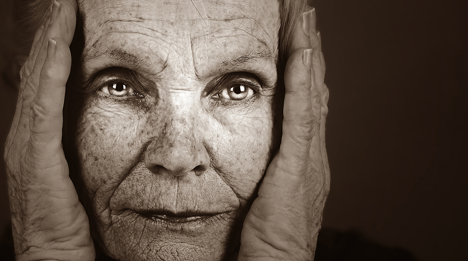 Нейробиологи назвали фактор, повышающий риск развития деменции у женщин
