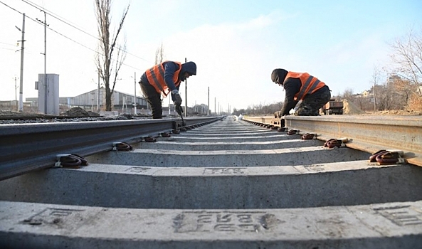 В Волгограде уложили более 4 км бесшовных рельсов скоростного трамвая